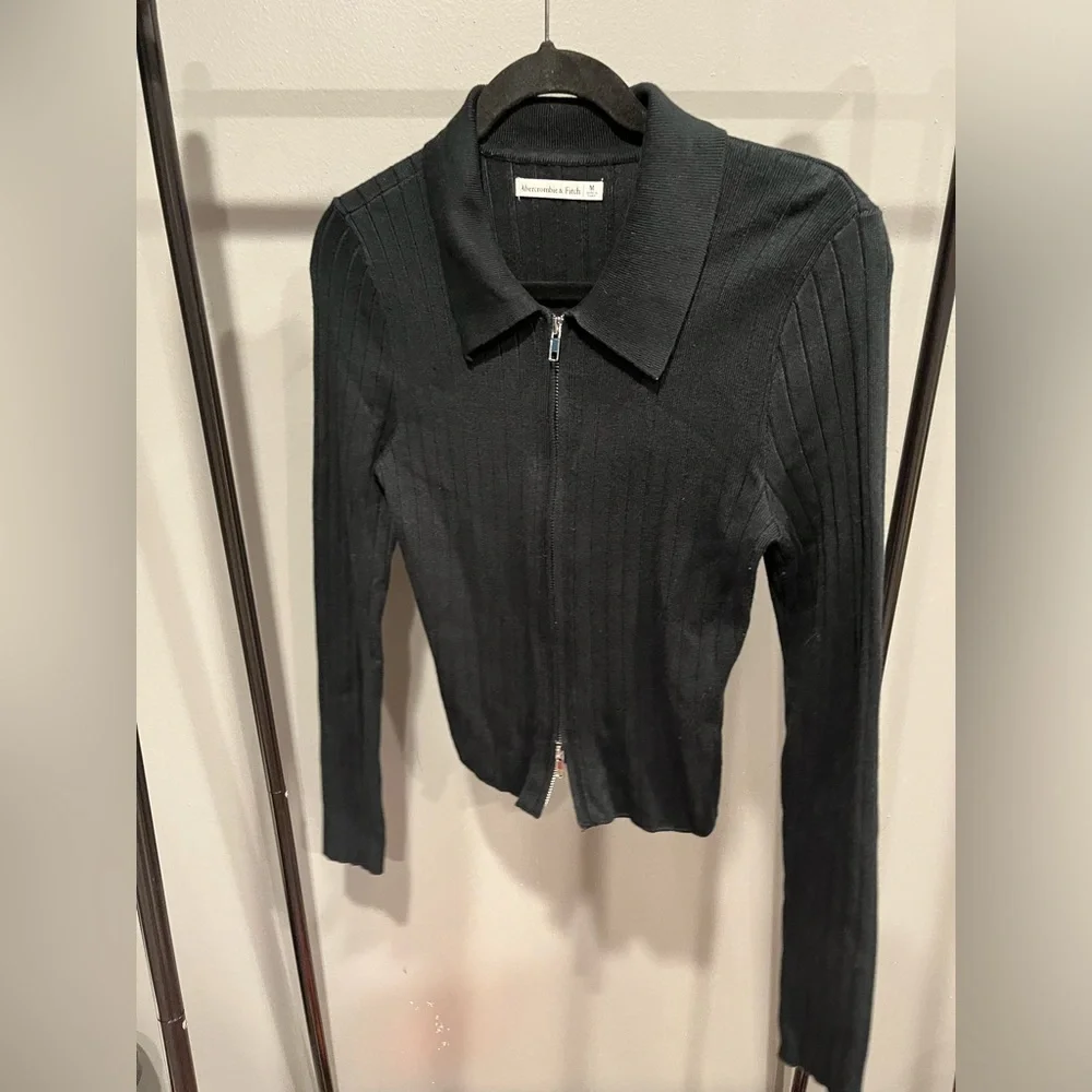 Women’s black Abercrombie and fitch ribbed knit zip up shirt - Picture 5 of 5